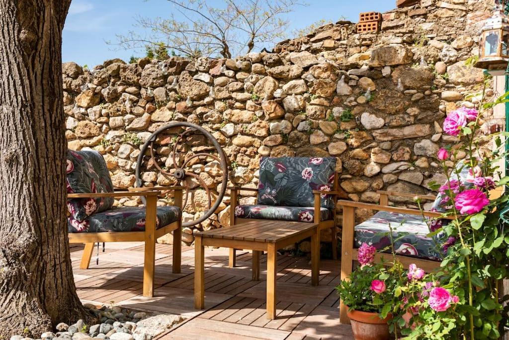 La Calade Bed & Breakfast Montouliers Eksteriør bilde